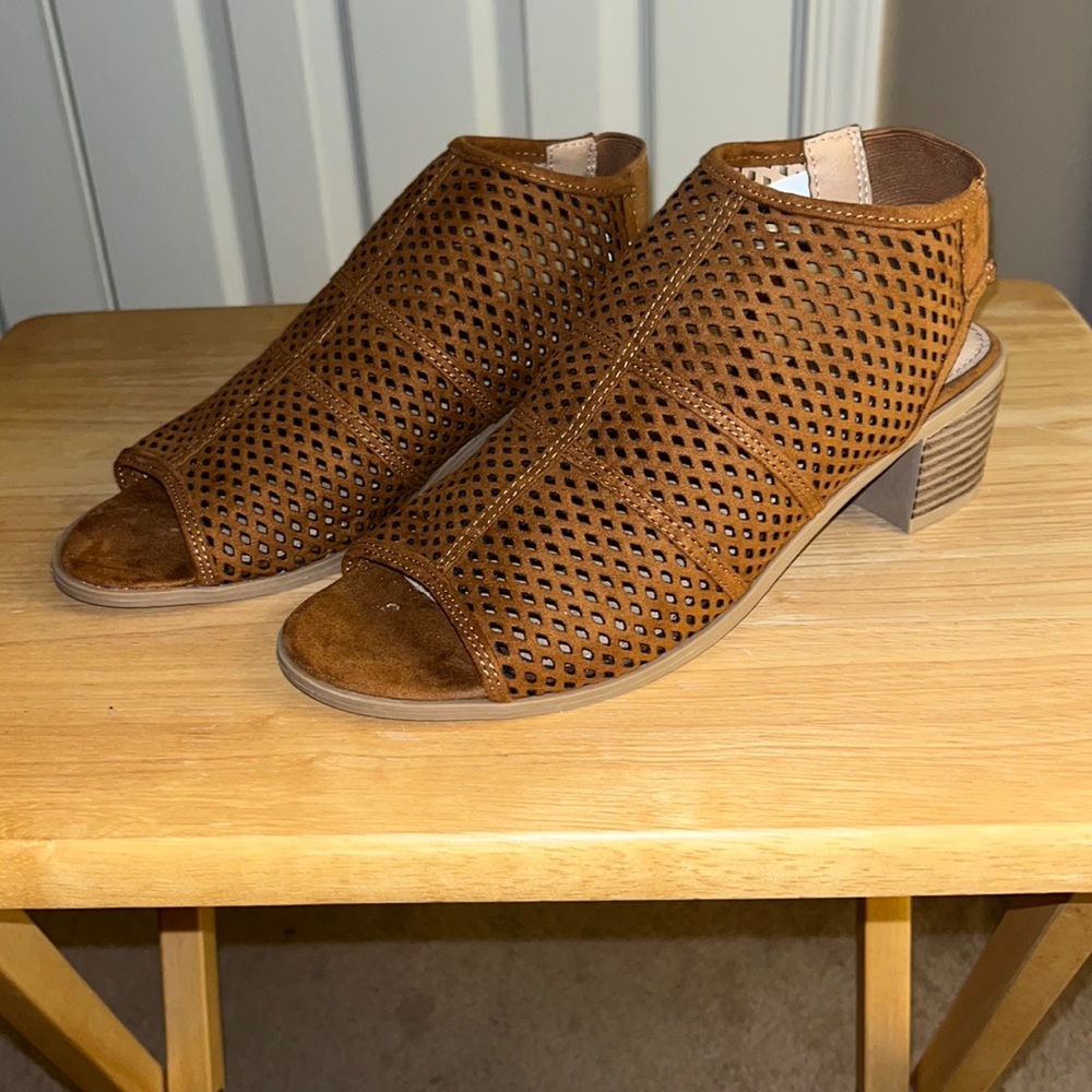 Women’s Open Toe Slingbacks Tan Size 8